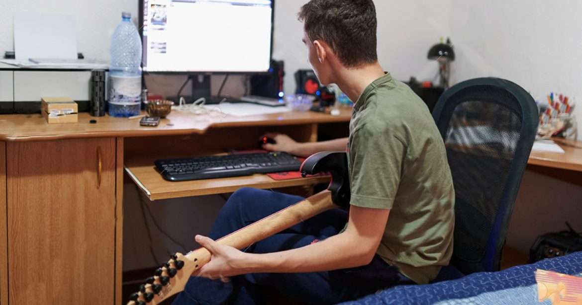 Aula de guitarra online é possível aprender de verdade