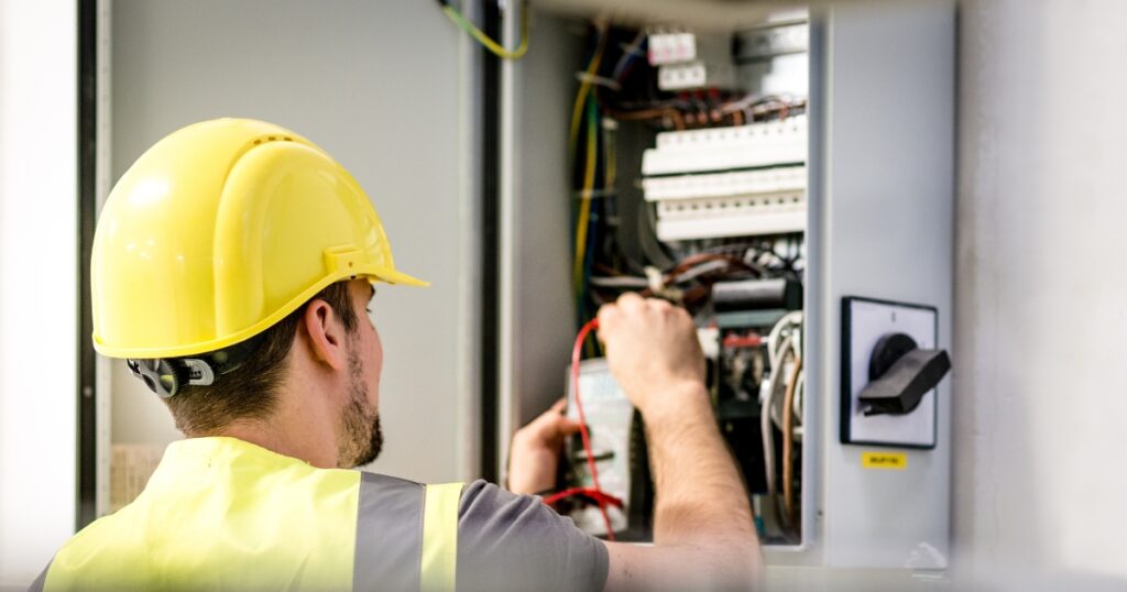 cabos elétricos industriais organizados para maior eficiência energética