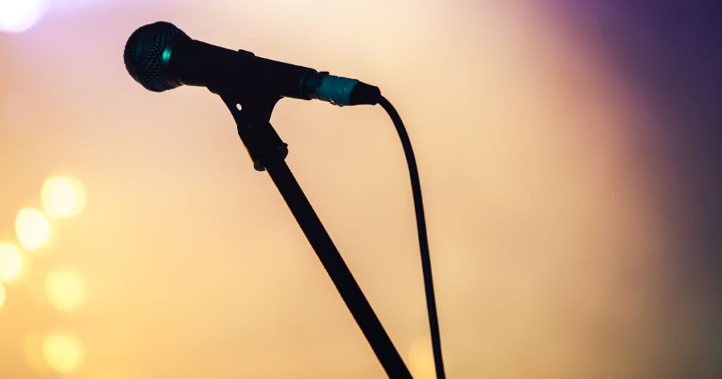 Cabo de microfone profissional Sparflex conectado a equipamento de som